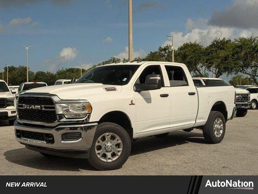 2024 RAM 2500 Tradesman Crew Cab 4x4 6'4' Box