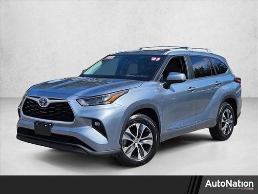 Moon Dust 2023 Toyota Highlander Hybrid XLE