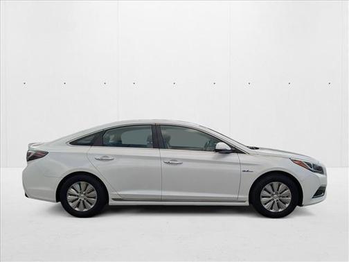 2017 Hyundai SONATA Hybrid SE