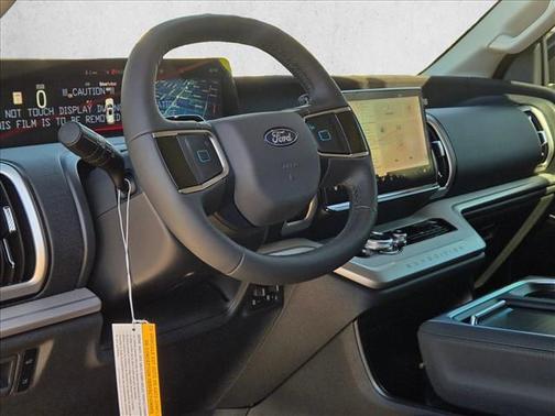 Star White Metallic Tri-Coat 2026 Ford Expedition Active