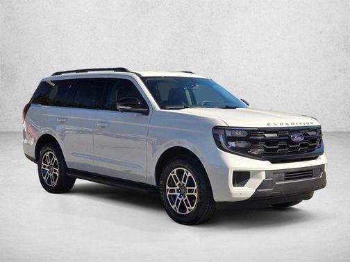 Star White Metallic Tri-Coat 2026 Ford Expedition Active
