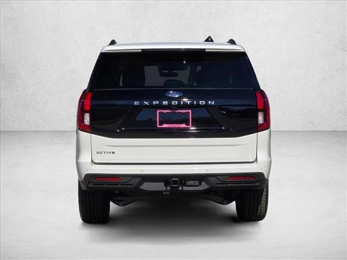 Star White Metallic Tri-Coat 2026 Ford Expedition Active
