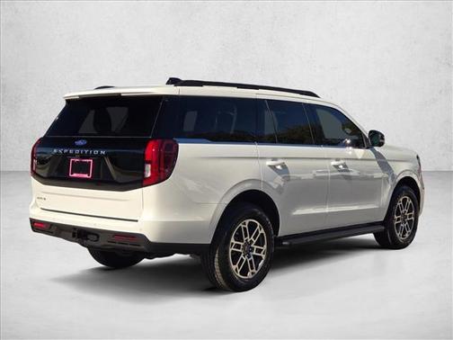 Star White Metallic Tri-Coat 2026 Ford Expedition Active