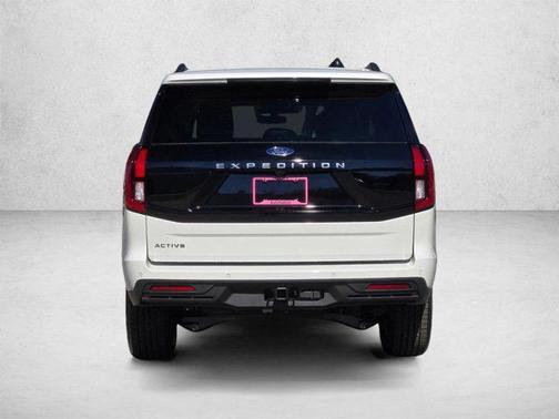 Star White Metallic Tri-Coat 2026 Ford Expedition Active