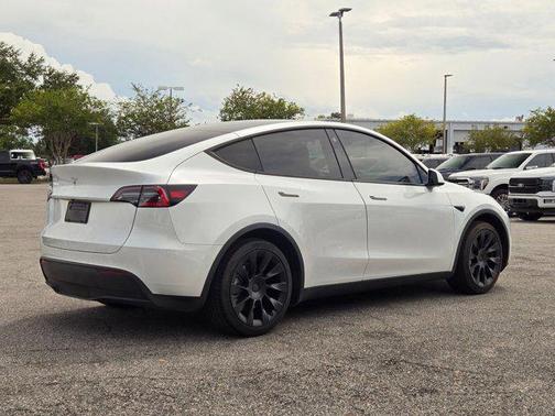 2021 Tesla Model Y Standard Range Rear-Wheel Drive