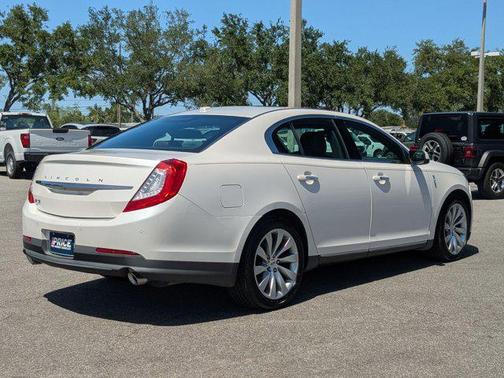 2015 Lincoln MKS Base