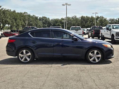 2013 Acura ILX 2.0L w/Premium Package