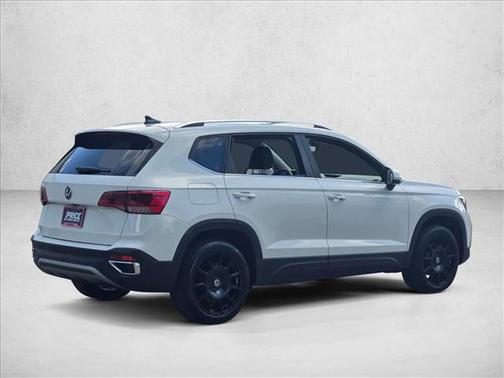 Pure White 2024 Volkswagen Taos 1.5T SE