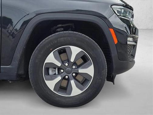 Diamond Black Crystal Pearlcoat 2022 Jeep Grand Cherokee 4xe Base