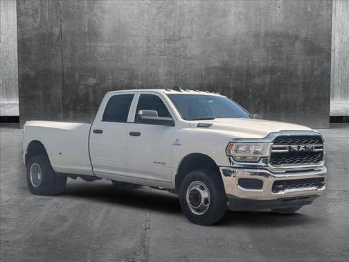2022 RAM 3500 Tradesman Crew Cab 4x4 8' Box