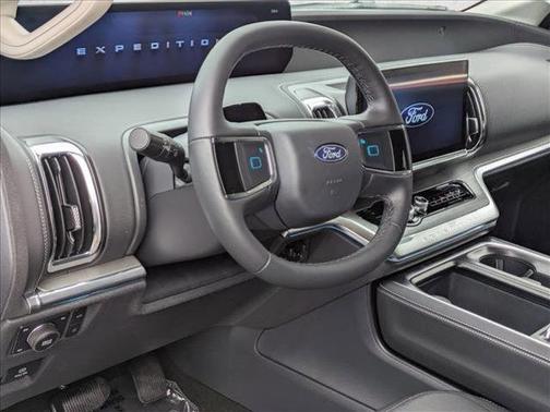 Star White Metallic Tri-Coat 2026 Ford Expedition Platinum