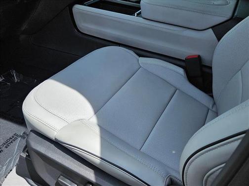 Star White Metallic Tri-Coat 2026 Ford Expedition Max Platinum