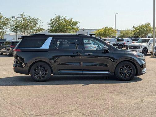 2022 Kia Carnival SX