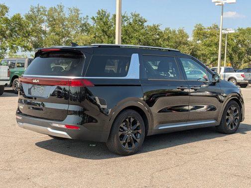 2022 Kia Carnival SX