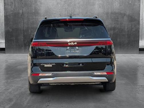 2022 Kia Carnival SX