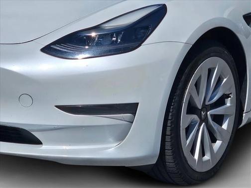 Pearl White Multi-Coat 2023 Tesla Model 3 Standard Range