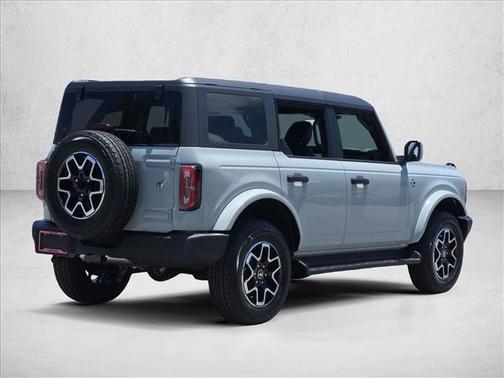 Avalanche Gray 2026 Ford Bronco Outer Banks