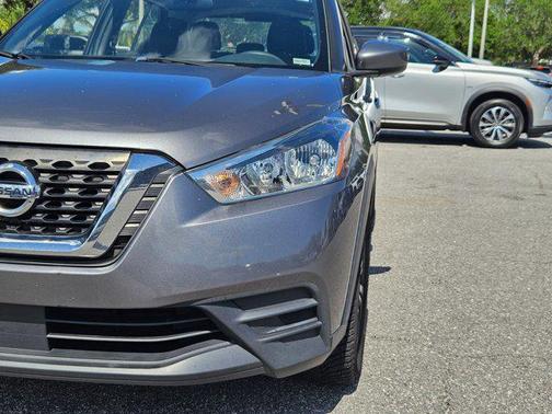 Gun Metallic 2020 Nissan Kicks SV