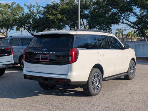 Star White Metallic Tri-Coat 2026 Ford Expedition Active