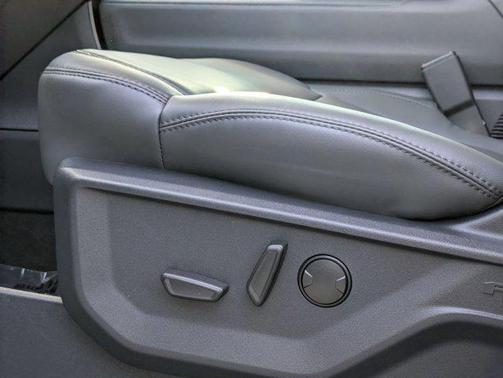 Star White Metallic Tri-Coat 2026 Ford Expedition Active