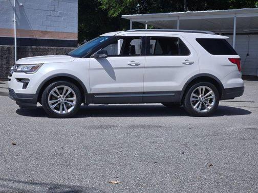 White Platinum Metallic Tri-Coat 2018 Ford Explorer XLT