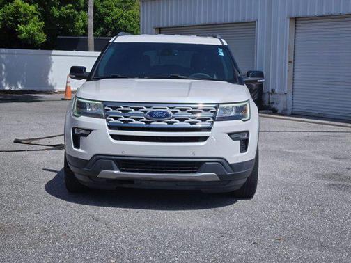 White Platinum Metallic Tri-Coat 2018 Ford Explorer XLT