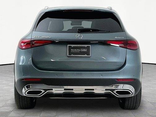 Verde 2025 Mercedes-Benz GLC 350e Base 4MATIC