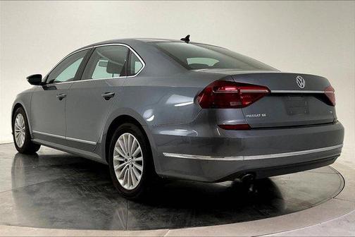 Platinum Gray Metallic 2017 Volkswagen Passat 1.8T SE