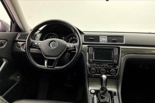 Platinum Gray Metallic 2017 Volkswagen Passat 1.8T SE