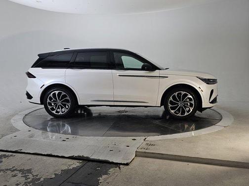 2024 Lincoln Nautilus Reserve