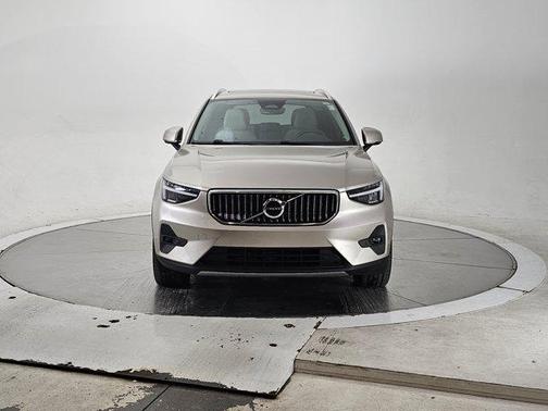 2023 Volvo XC40 B5 Plus Bright Theme