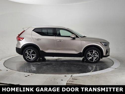 2023 Volvo XC40 B5 Plus Bright Theme