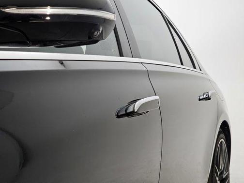 2025 Mercedes-Benz AMG S 63 E Base