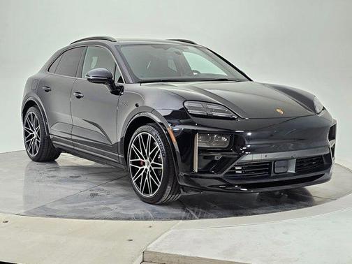 2025 Porsche Macan Turbo