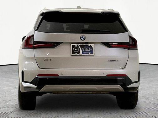 Mineral White Metallic 2024 BMW X1 xDrive28i