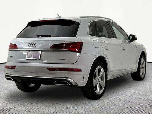 Glacier White Metallic 2022 Audi Q5 45 S line Premium Plus