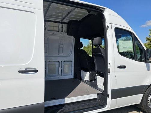 2025 Mercedes-Benz Sprinter 2500 Standard Roof