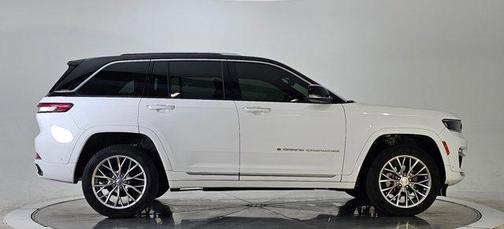 2023 Jeep Grand Cherokee Summit
