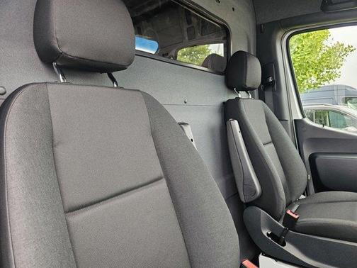 2024 Mercedes-Benz eSprinter 2500 170 WB High Roof Cargo