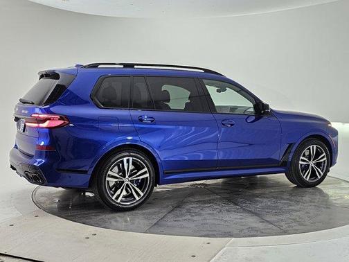 2025 BMW X7 M60i