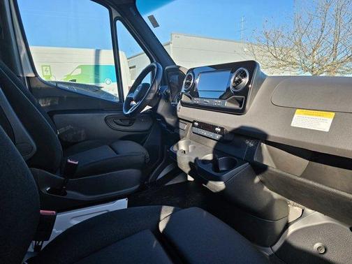 2024 Mercedes-Benz eSprinter 2500 170 WB High Roof Cargo