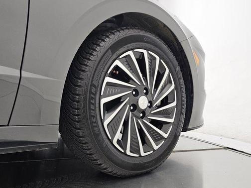 2021 Hyundai SONATA Hybrid Limited