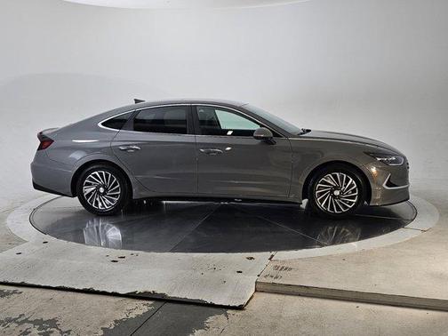2021 Hyundai SONATA Hybrid Limited
