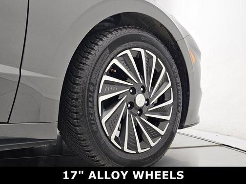 2021 Hyundai SONATA Hybrid Limited