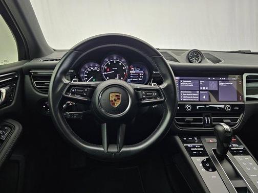 2022 Porsche Macan Base