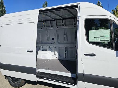 2025 Mercedes-Benz Sprinter 2500 Standard Roof