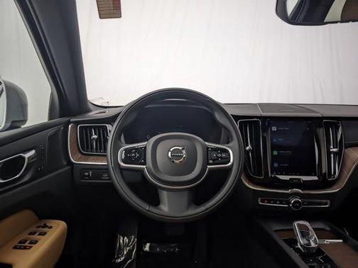 2022 Volvo XC60 B6 Inscription