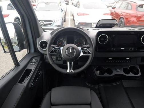 2025 Mercedes-Benz Sprinter 2500 144 WB Standard Roof Passenger