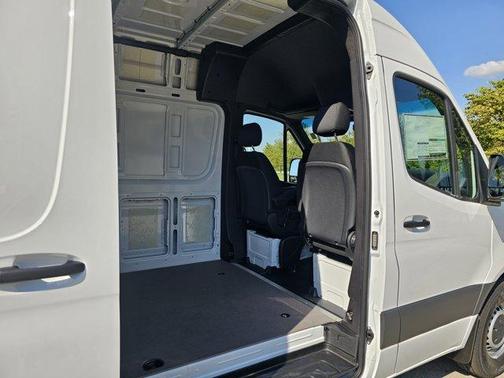 2025 Mercedes-Benz Sprinter 2500 Standard Roof