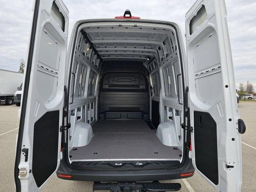 2025 Mercedes-Benz Sprinter 2500 Standard Roof